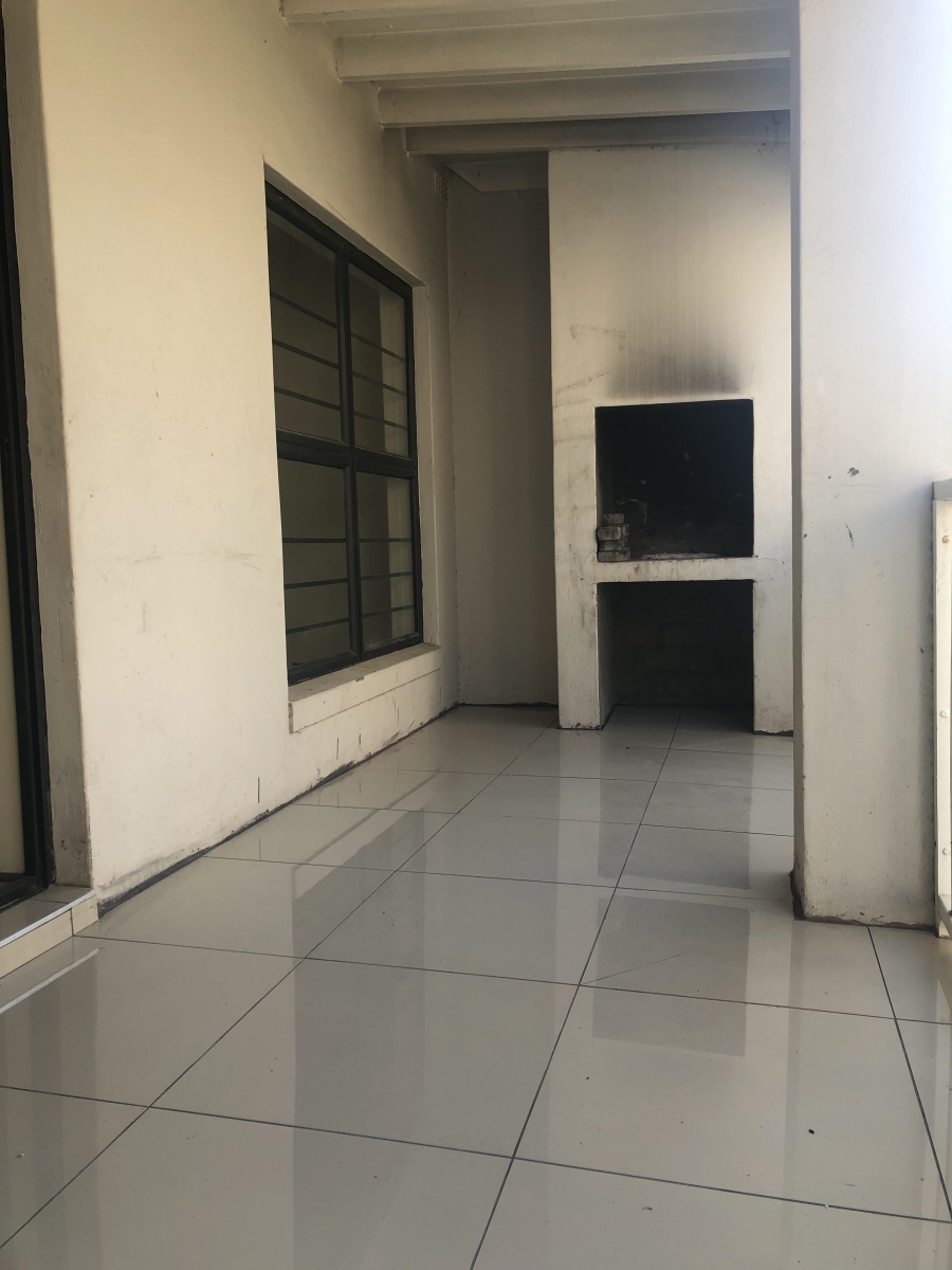 To Let 2 Bedroom Property for Rent in Burgundy Estate Western Cape